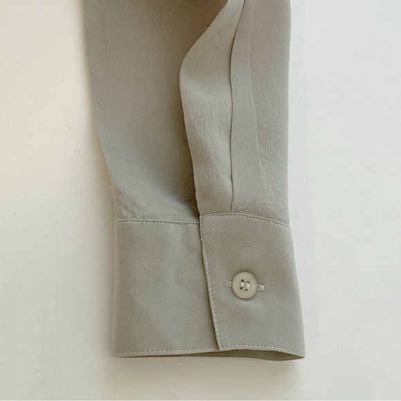 EMPORIO ARMANI LIGHT GRAY SILK COLLARED V-NECK LONG SLEEVE CROP BLOUSE TOP - Picture 5 of 6